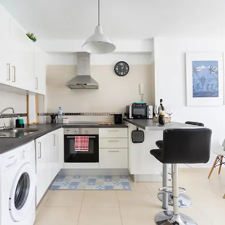 Home2book Stunning דירה *